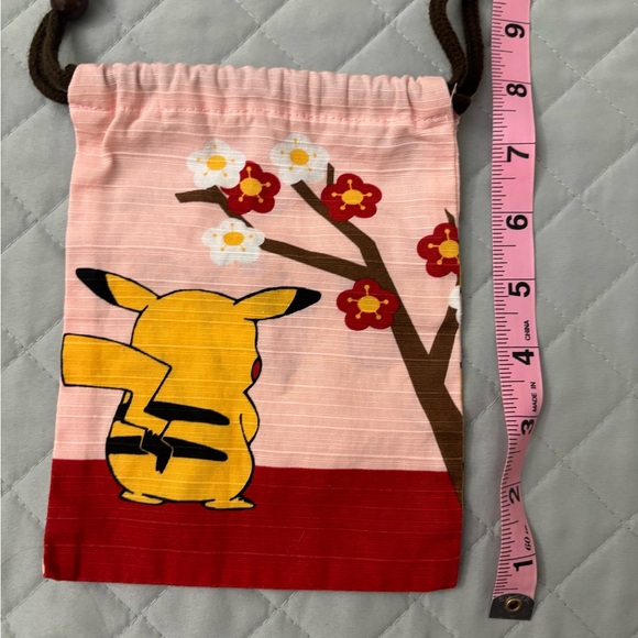 Pikachu Drawstring Bag - Picture 4 of 4